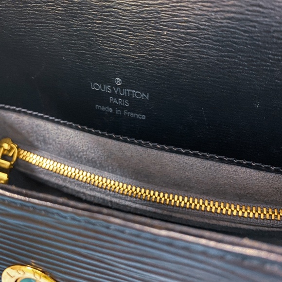 1999 Pre-Owned LV Black EPI Leather Buci Shoulder Bag - Picture 9 of 11